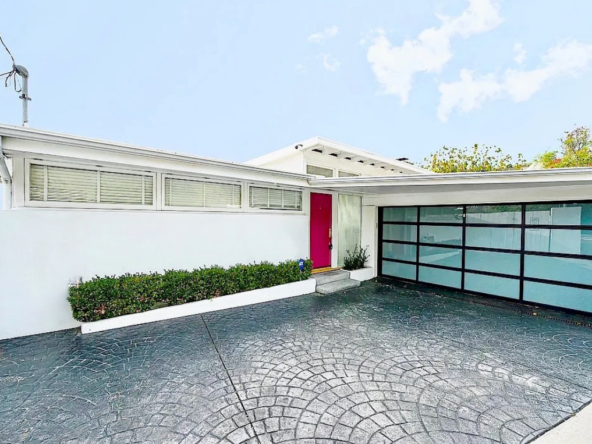ExtFrontHOuse_HollywoodGemX