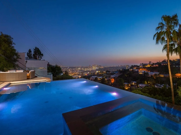 0f8823cd47886b99e49533d74f97f7b7-uncropped_scaled_within_1536_1152