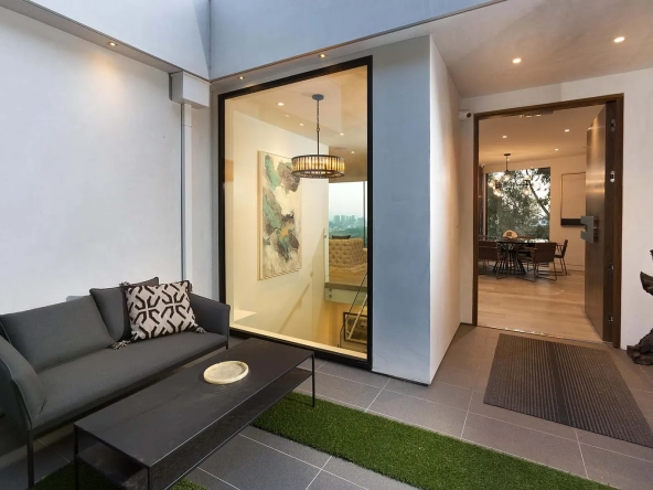 5e4fd86fc233ba2560914617ec4fceb5-uncropped_scaled_within_1536_1152